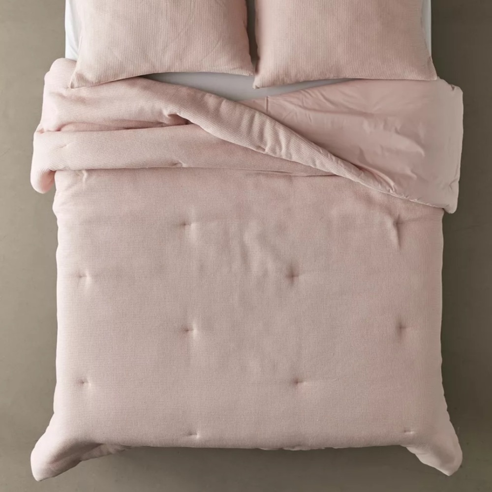 Urban Outfitters Waffle Queen Pink Comfy Cozy Thick Beautiful Comforter - Picture 2 of 6